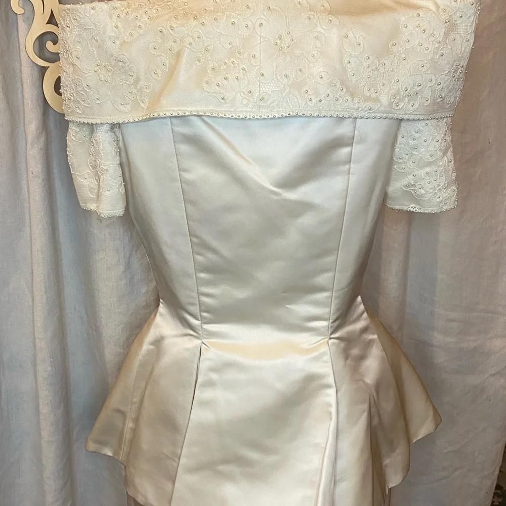 Watters Cream Gown with Flutter Sleeves and Sweetheart Neckline - Picture 3 of 5
